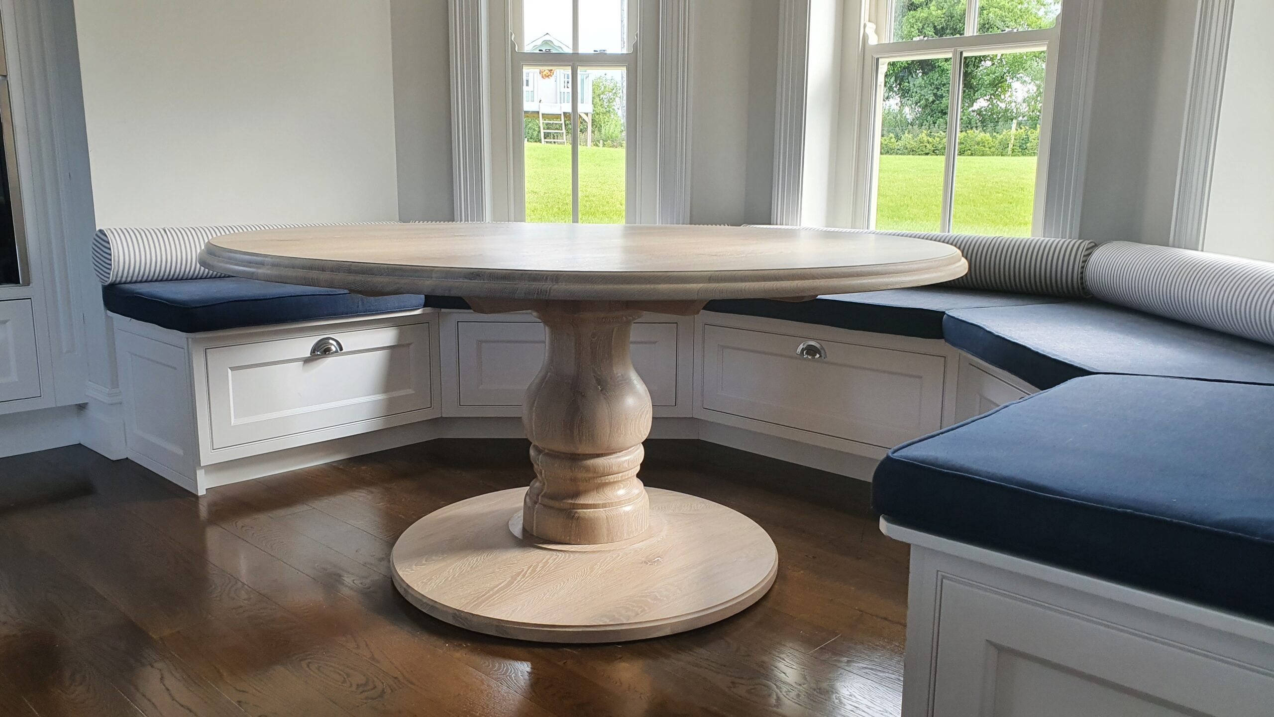 round Oak table